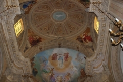 i04