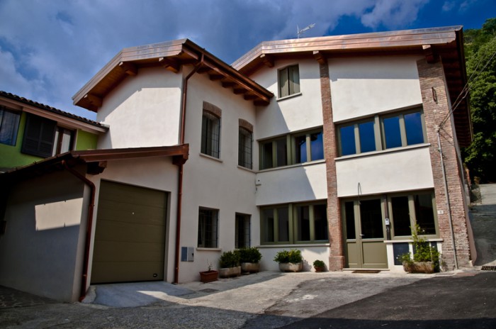 01-700×464