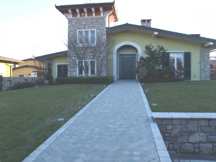 011-700×525